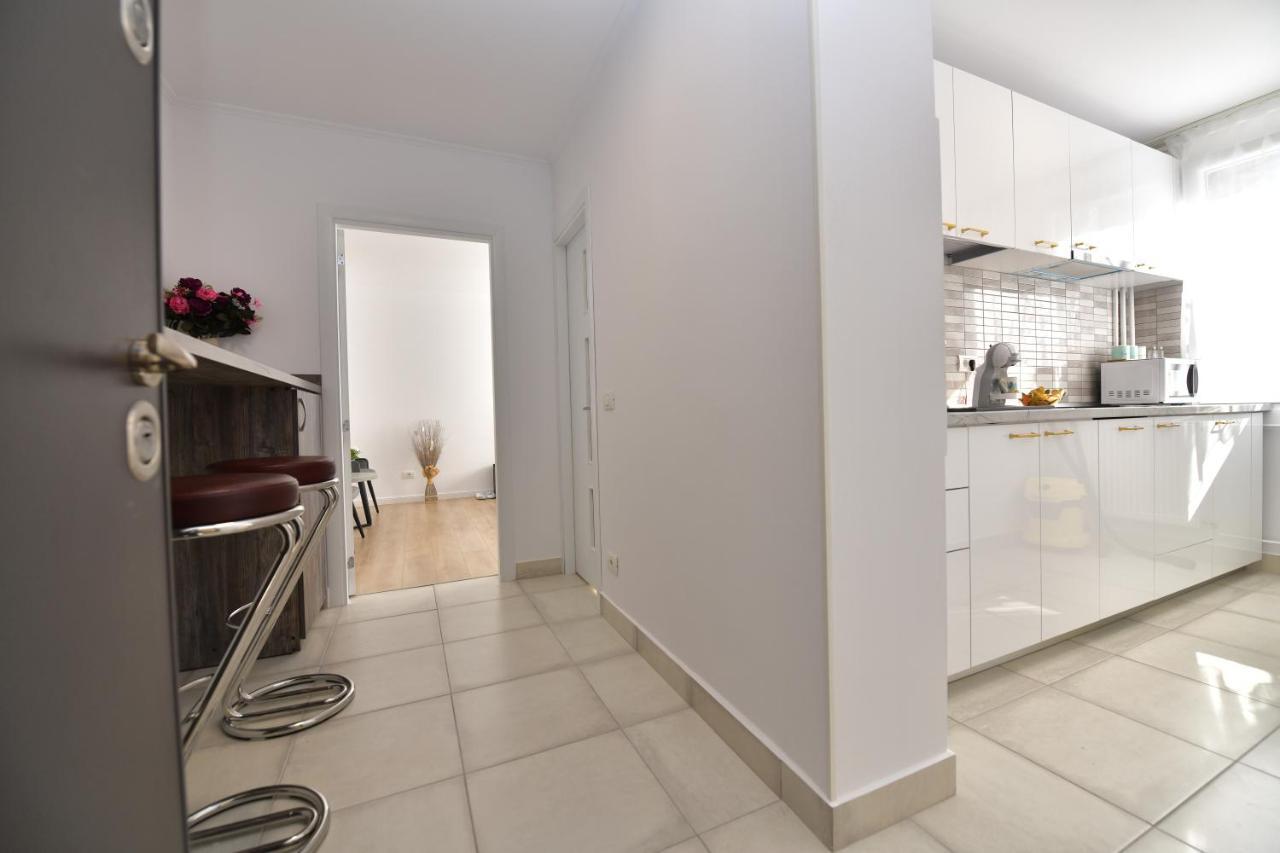 Luxury Studio / M Romancierilor Bukarest Exteriör bild